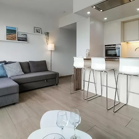 Amazing In With Kitchen Apartment *